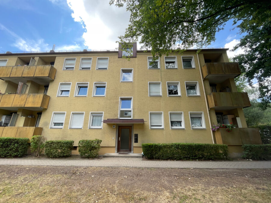 Sanierte, helle 3-Zimmer-Wohnung mit zwei Balkonen im 2. OG in 91522 Ansbach